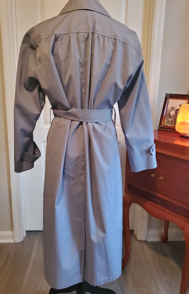 VINTAGE LONDON FOG POWDER BLUE TRENCH COAT 12P - Picture 2 of 8